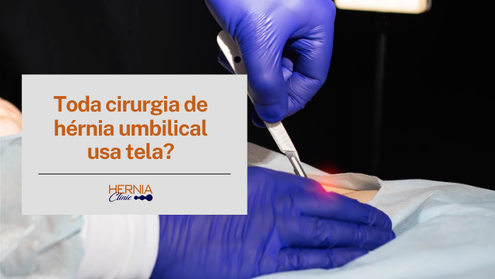 Mãos com luvas cirúrgicas manipulam instrumento sobre pele incisa, em ambiente médico iluminado e estéril.