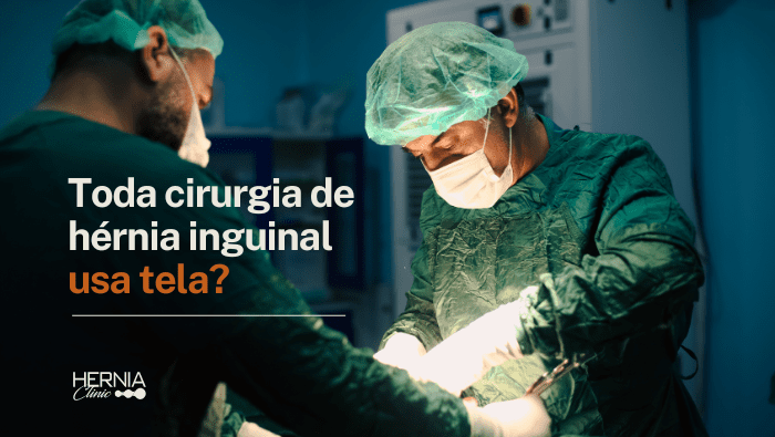 Cirurgiões em centro cirúrgico realizando procedimento, com foco no médico iluminado pelo campo operatório.
