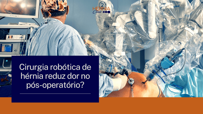 Cirurgião opera sistema robótico em sala cirúrgica durante procedimento minimamente invasivo.