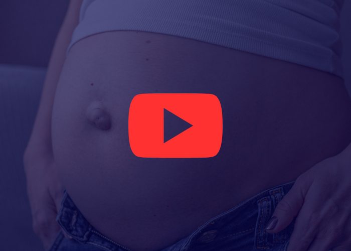 Barriga de gestante em conteúdo sobre hérnia umbilical